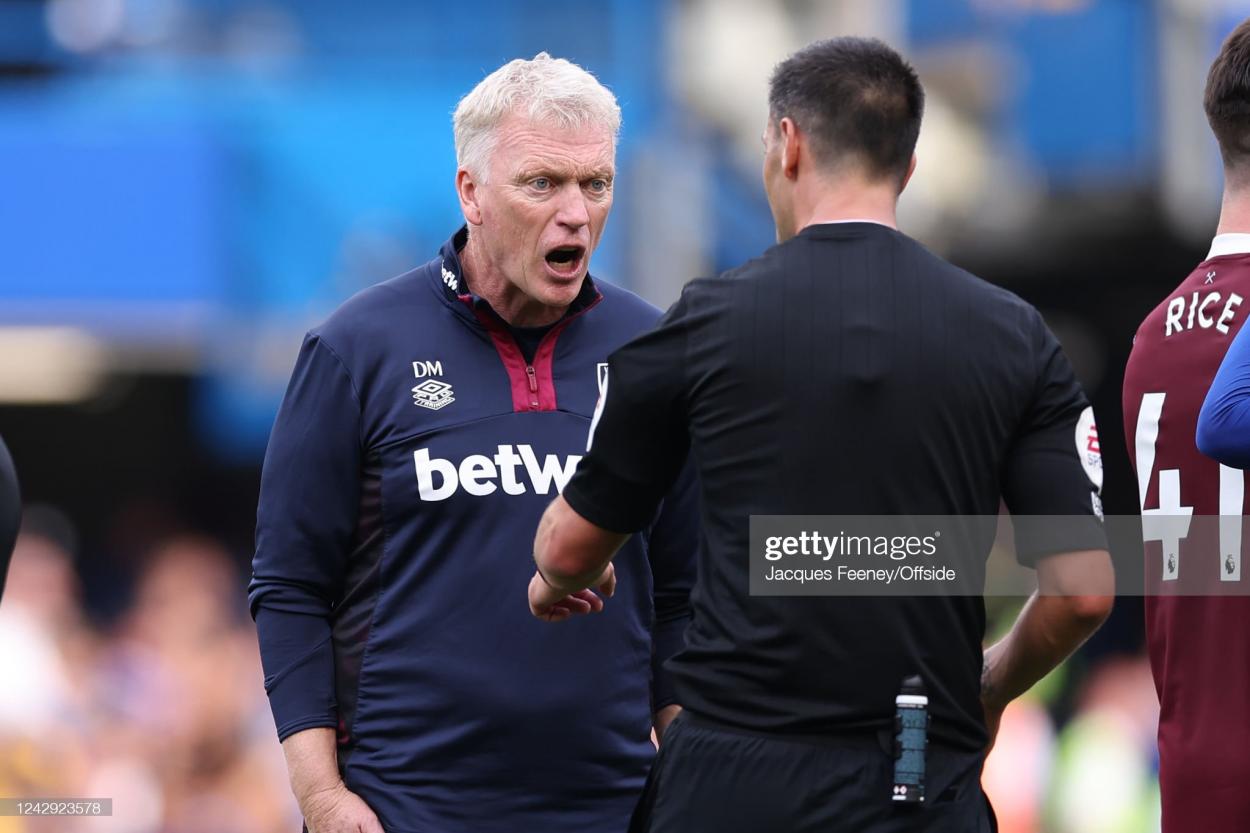 <strong><a  data-cke-saved-href='https://www.vavel.com/en/football/2022/12/28/premier-league/1132971-west-ham-vs-brentford-premier-league-preview-gameweek-18-2022.html' href='https://www.vavel.com/en/football/2022/12/28/premier-league/1132971-west-ham-vs-brentford-premier-league-preview-gameweek-18-2022.html'>David Moyes</a></strong> complains to the referee after his side had a late equaliser disallowed (Photo by Jacques Feeney/Offside/Offside via Getty Images)