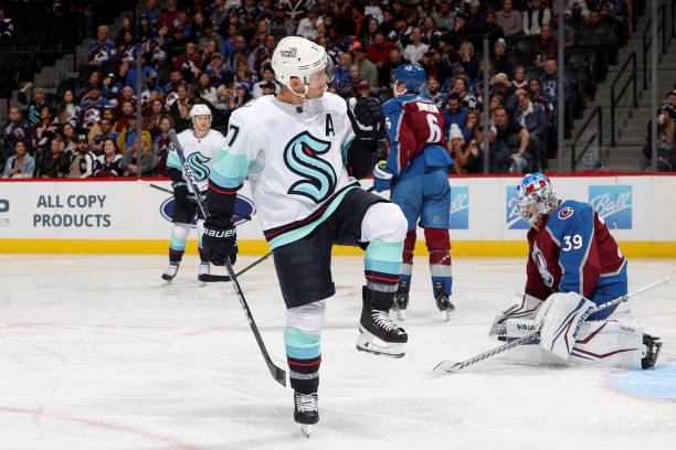 Jaden Schwartz scores the opening goal for Seattle/Photo: Michael Martin/NHLI via Getty Images