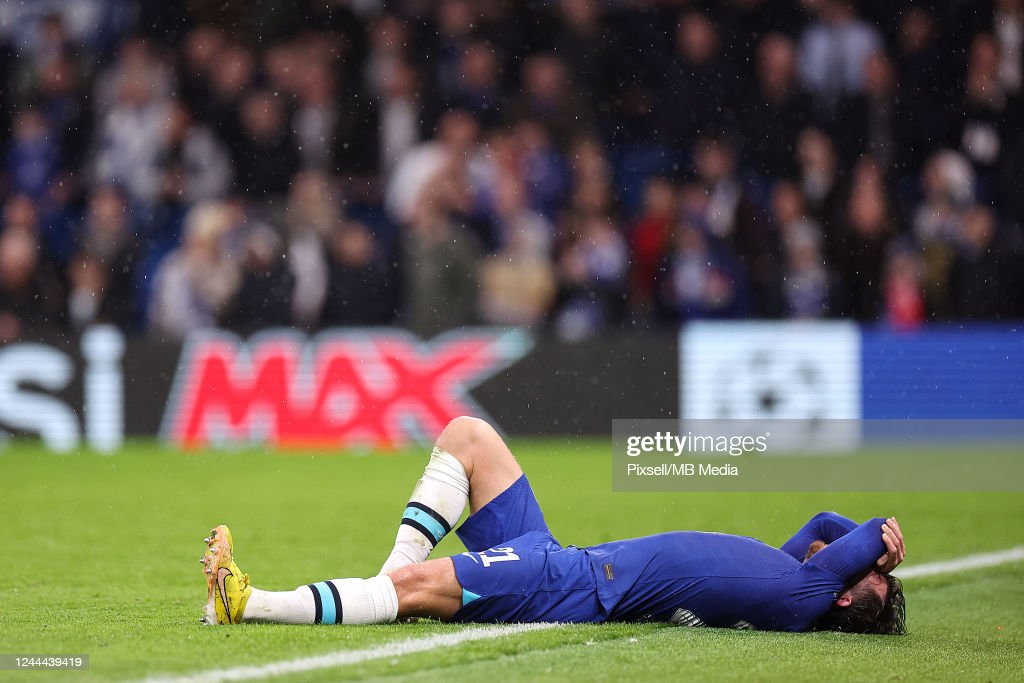 Ben Chilwell suffers an injury in the midweek win over <strong><a  data-cke-saved-href='https://www.vavel.com/en/international-football/2022/11/01/champions-league/1128186-chelsea-vs-dinamo-zagreb-champions-league-preview-gameweek-6-2022.html' href='https://www.vavel.com/en/international-football/2022/11/01/champions-league/1128186-chelsea-vs-dinamo-zagreb-champions-league-preview-gameweek-6-2022.html'>Dinamo Zagreb.</a></strong> Creator: Pixsell/MB Media  |  Credit: <strong><a  data-cke-saved-href='https://www.vavel.com/en/football/2022/11/04/premier-league/1128465-everton-vs-leicester-city-premier-league-preview-gameweek-15-2022.html' href='https://www.vavel.com/en/football/2022/11/04/premier-league/1128465-everton-vs-leicester-city-premier-league-preview-gameweek-15-2022.html'>Getty Images</a></strong> Copyright: 2022 Pixsell/MB Media