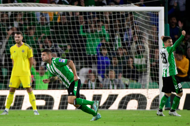 Aitor Rubial tras marcar el primer gol en el que adelantó al conjunto verdiblanco. Foto: Getty Images