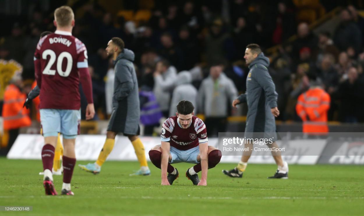WOLVERHAMPTON, ENGLAND - JANUARY 14: Dejection for <strong><a  data-cke-saved-href='https://www.vavel.com/en/football/2022/08/12/west-ham/1119584-its-a-big-challenge-david-moyes-talks-ahead-of-hammers-clash-with-nottingham-forest.html' href='https://www.vavel.com/en/football/2022/08/12/west-ham/1119584-its-a-big-challenge-david-moyes-talks-ahead-of-hammers-clash-with-nottingham-forest.html'>West Ham</a></strong> United's Declan Rice at the final whistle during the Premier League match between Wolverhampton Wanderers and <strong><a  data-cke-saved-href='https://www.vavel.com/en/football/2022/08/07/west-ham/1119207-west-ham-0-2-man-city-haaland-brace-nails-the-hammers.html' href='https://www.vavel.com/en/football/2022/08/07/west-ham/1119207-west-ham-0-2-man-city-haaland-brace-nails-the-hammers.html'>West Ham</a></strong> United at Molineux on January 14, 2023 in Wolverhampton, United Kingdom. (Photo by Rob Newell - CameraSport via Getty Images)