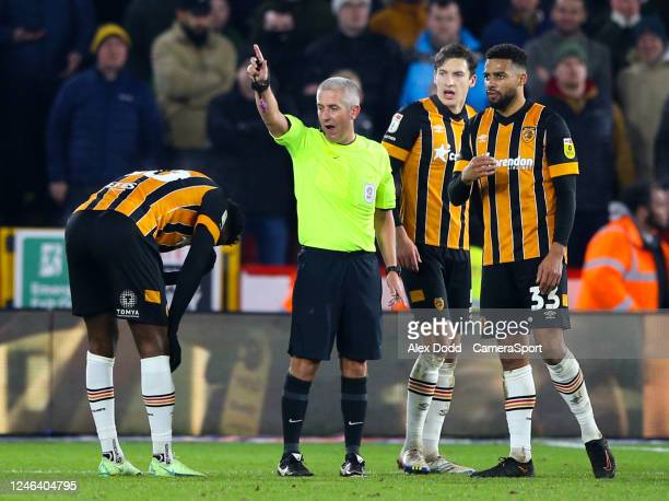 Referee Darren Bond sends off Benjamin Tetteh (Photo by Alex Dodd - CameraSport via Getty Images)