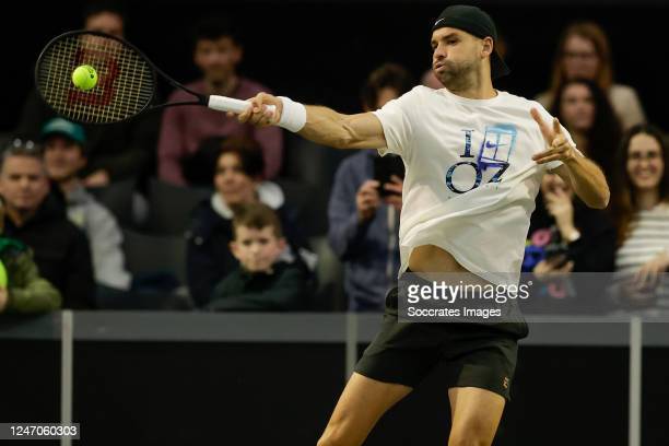 Dimitrov hits a forehand during a practice session/Photo: Pim Waslander/Soccrates/Getty Images