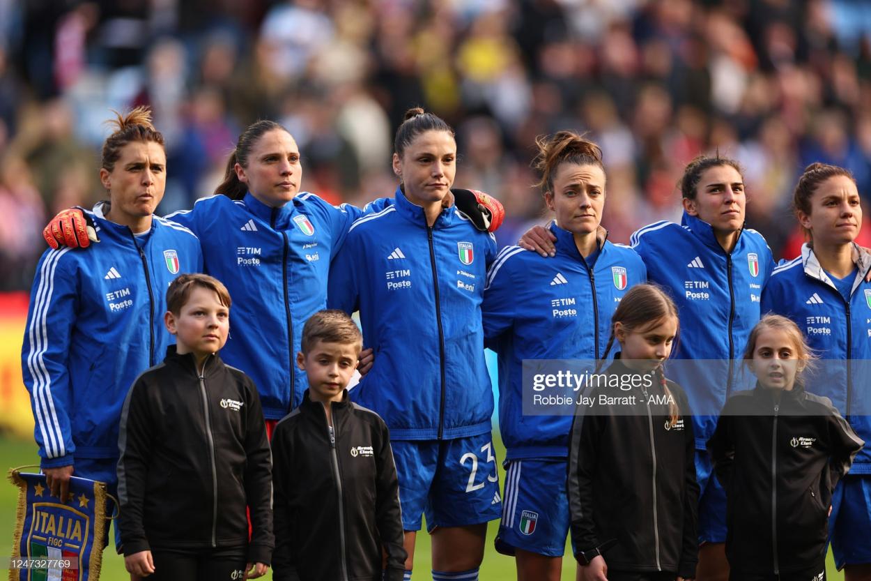 Payers of Italy line up during the Arnold Clark Cup match between England and Italy at CBS Arena on February 19, 2023 in Coventry, England. (Photo by Robbie Jay Barratt - AMA/Getty Images)