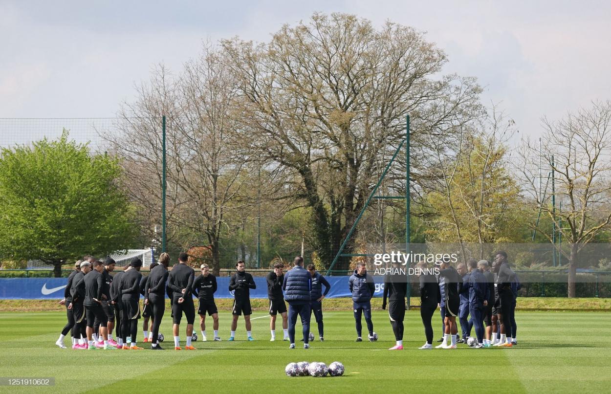 Frank Lampard and Chelsea team.  (Photo by ADRIAN DENNIS / AFP) (Photo by ADRIAN DENNIS/AFP via Getty Images)