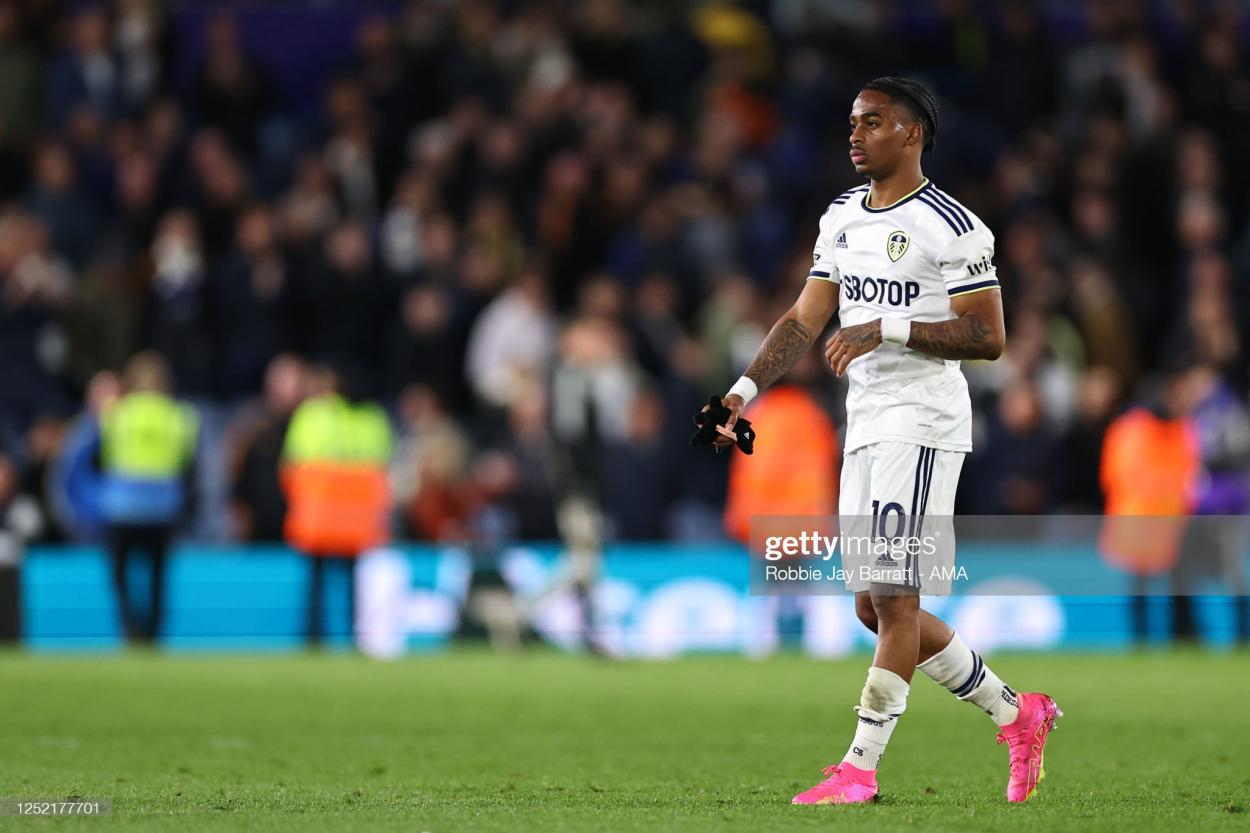 A dejected <strong><a  data-cke-saved-href='https://www.vavel.com/en/football/2023/03/04/premier-league/1139554-chelsea-1-0-leeds-fofana-fires-chelsea-to-vital-win.html' href='https://www.vavel.com/en/football/2023/03/04/premier-league/1139554-chelsea-1-0-leeds-fofana-fires-chelsea-to-vital-win.html'>Crysencio Summerville</a></strong> of <strong><a  data-cke-saved-href='https://www.vavel.com/en/football/2023/04/24/premier-league/1144807-javi-gracia-asks-fans-to-support-the-players-they-need-it.html' href='https://www.vavel.com/en/football/2023/04/24/premier-league/1144807-javi-gracia-asks-fans-to-support-the-players-they-need-it.html'>Leeds United</a></strong> walks off at full time. (Photo by Robbie Jay Barratt - AMA/Getty Images