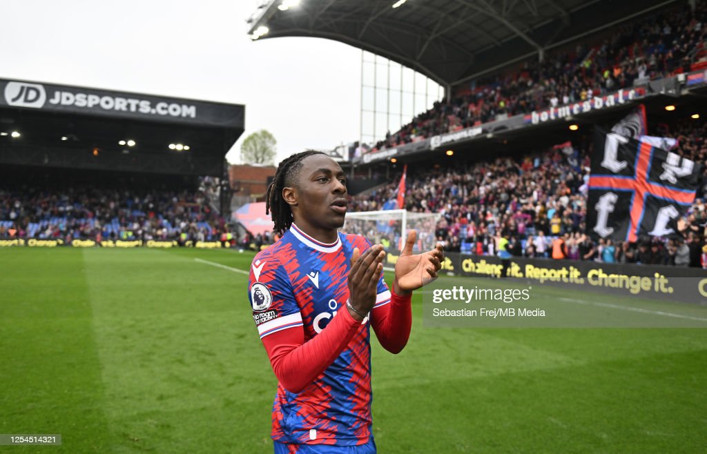 LONDON, ENGLAND - MAY 13: <strong><a  data-cke-saved-href='https://www.vavel.com/en/football/2023/04/16/premier-league/1143977-southampton-0-2-crystal-palace-eze-brace-provides-palace-victory-on-the-south-coast.html' href='https://www.vavel.com/en/football/2023/04/16/premier-league/1143977-southampton-0-2-crystal-palace-eze-brace-provides-palace-victory-on-the-south-coast.html'>Eberechi Eze</a></strong> of Crystal Palace applauds fans during the Premier League match between Crystal Palace and AFC Bournemouth at <strong><a  data-cke-saved-href='https://www.vavel.com/en/football/2023/02/26/premier-league/1138909-four-things-we-learnt-from-crystal-palaces-draw-with-liverpool.html' href='https://www.vavel.com/en/football/2023/02/26/premier-league/1138909-four-things-we-learnt-from-crystal-palaces-draw-with-liverpool.html'>Selhurst Park</a></strong> on May 13, 2023 in London, <strong><a  data-cke-saved-href='https://www.vavel.com/en/football/2023/05/15/premier-league/1146817-leicester-city-0-3-liverpool-post-match-player-ratings.html' href='https://www.vavel.com/en/football/2023/05/15/premier-league/1146817-leicester-city-0-3-liverpool-post-match-player-ratings.html'>United Kingdom.</a></strong> (Photo by Sebastian Frej/MB Media/Getty Images)