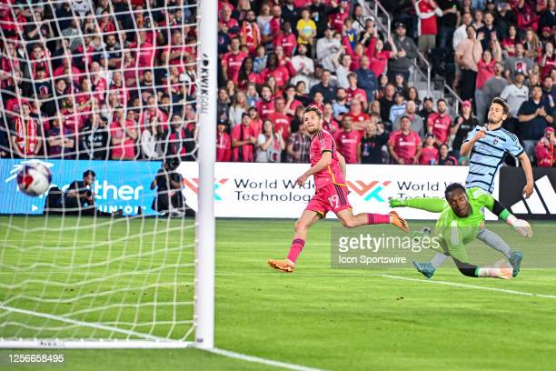 Indiana Vassilev (l.) watches as his shot beat <strong><a  data-cke-saved-href='https://www.vavel.com/en-us/soccer/2023/04/29/mls/1145353-new-england-revolution-vs-fc-cincinnati-preview-how-to-watch-team-news-predicted-lineups-kickoff-time-and-ones-to-watch.html' href='https://www.vavel.com/en-us/soccer/2023/04/29/mls/1145353-new-england-revolution-vs-fc-cincinnati-preview-how-to-watch-team-news-predicted-lineups-kickoff-time-and-ones-to-watch.html'>Kansas City</a></strong> goalkeeper Kendall McIntosh in St. Louis' derby victory/Photo: Rick Ulreich/Iconsportswire via Getty Images