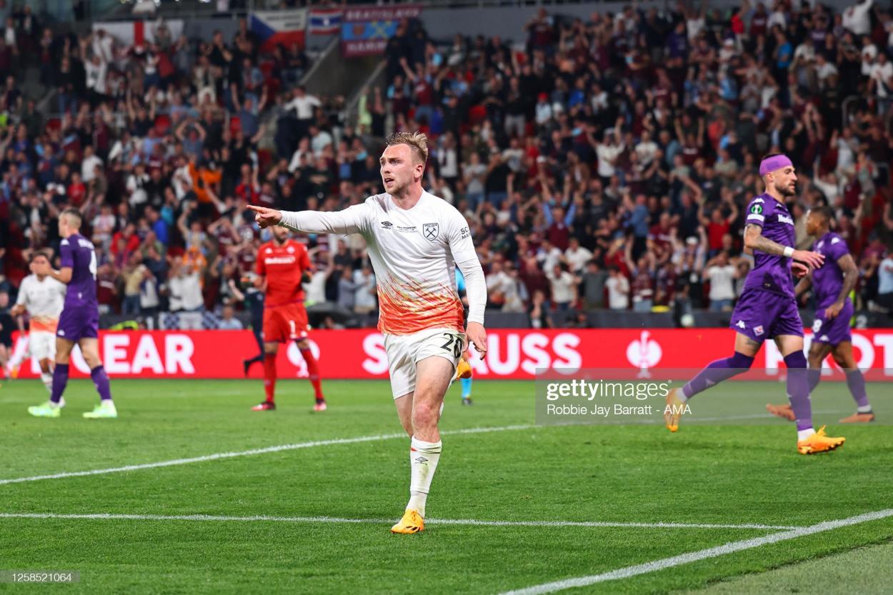 Jarrod Bowen of West Ham United celebrates after scoring a goal to make it 1-2 during the UEFA <strong><a  data-cke-saved-href='https://www.vavel.com/en/football/2023/04/20/1144369-west-ham-united-vs-kaa-gent-europa-conference-league-preview-quarter-final-2023.html' href='https://www.vavel.com/en/football/2023/04/20/1144369-west-ham-united-vs-kaa-gent-europa-conference-league-preview-quarter-final-2023.html'>Europa Conference League</a></strong> 2022/23 final. (Photo by Robbie Jay Barratt - AMA/Getty Images)