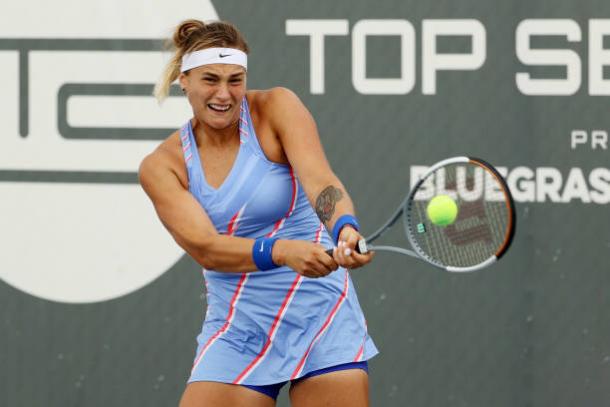 Sabalenka plays a backhand in Lexington/Photo: Dylan Buell/Getty Images