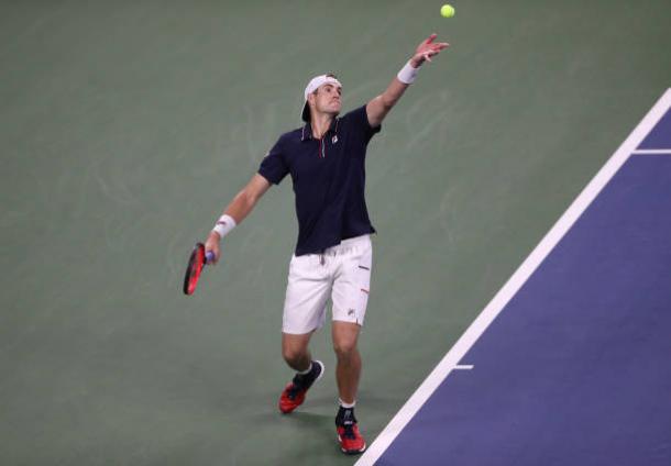 Isner serves during his first round match/Photo: Al Bello/Getty Images