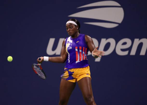 Stephens hits a forehand against Buzarnescu/Photo: Matthew Stockman/Getty Images