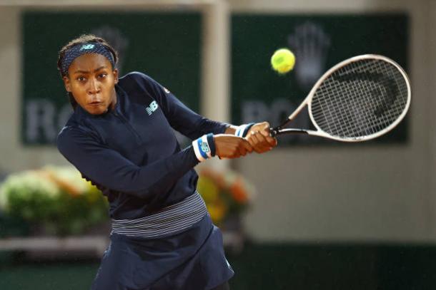 Gauff plays a backhand during her first-round victory/Photo: Christian Hartmann/Reuters