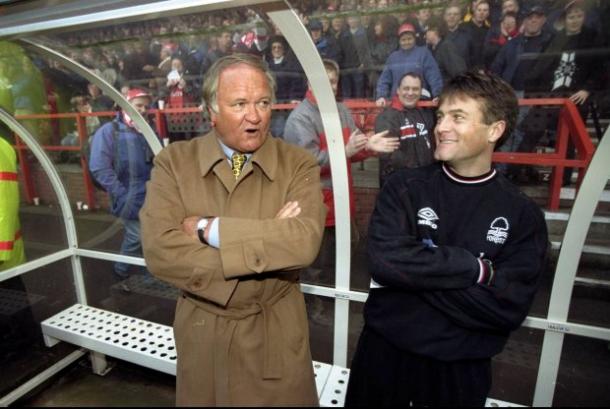 Ron Atkinson sees the funny side of his gaffe with assistant Micky Adams. | Photo: Getty