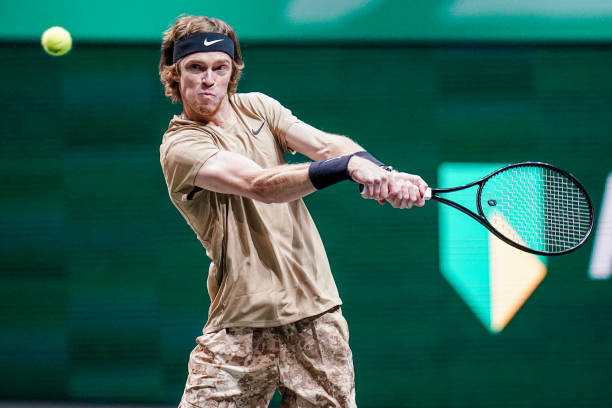 Rublev hits a backhand during his quarterfinal victory/Photo: Henk Seppen/BSR Agency/Getty Images