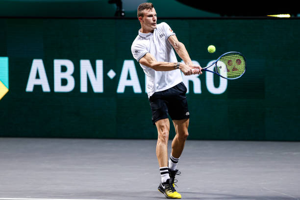 Fucsovics plays a backhand during his semifinal victory/Photo: Hans van der Valk/BSR Agency/Getty Images