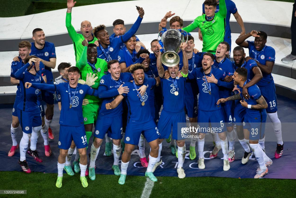 Cesar Azpilicueta of Chelsea lifts the trophy after winning with his team the UEFA Super Cup Final match between Chelsea CF and Villarreal CF at Windsor Park on August 11, 2021 in Belfast, Northern Ireland. (Photo by Jose Breton/Pics Action/NurPhoto via Getty Images)