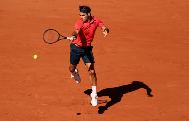 Federer hits a forehand during his first-round victory/Photo: Clive Brunskill/Getty Images