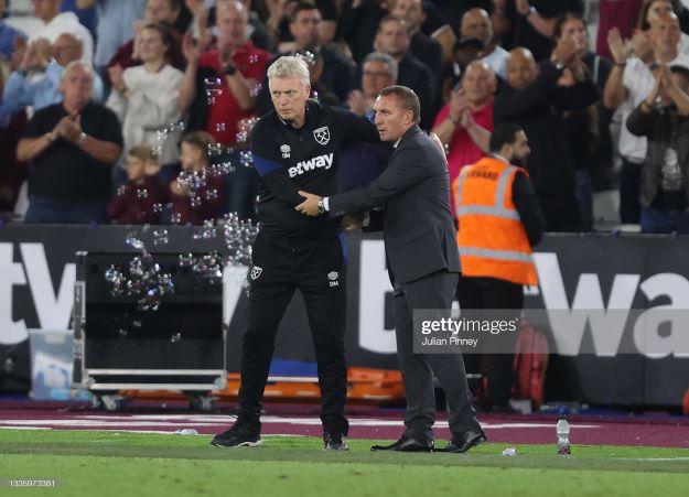 LONDON, ENGLAND - AUGUST 23: David Moyes, Manager of West Ham United and Brendan Rogers, Manager of <strong><a  data-cke-saved-href='https://www.vavel.com/en/football/2021/10/25/leicester-city/1090478-the-warmdown-maddison-winner-seals-three-points-for-foxes-in-west-london.html' href='https://www.vavel.com/en/football/2021/10/25/leicester-city/1090478-the-warmdown-maddison-winner-seals-three-points-for-foxes-in-west-london.html'>Leicester City</a></strong> interact after the Premier League match between West Ham United and <strong><a href='https://www.vavel.com/en/football/2021/10/23/leicester-city/1090285-brentford-vs-leicester-city-predicted-line-ups.html'>Leicester City</a></strong> at The London Stadium on August 23, 2021 in London, England. (Photo by Julian Finney/Getty Images)