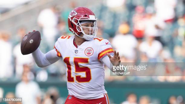 Mahomes throwing a pass during the Chiefs 2021 victory over the Eagles/Photo: 