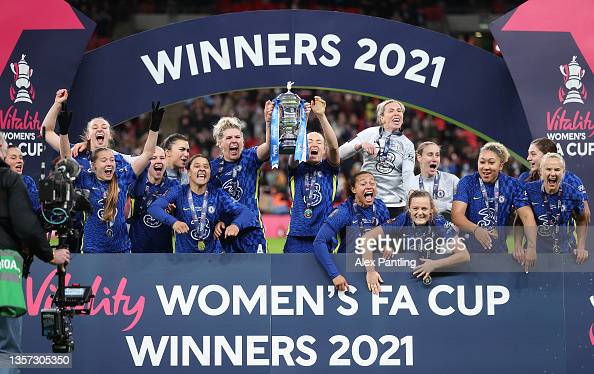 Magdalena Eriksson and Millie Bright of Chelsea lift The Vitality Women's FA Cup trophy following their side's victory during the Vitality Women's FA Cup Final between Arsenal FC and Chelsea FC at <strong><a  data-cke-saved-href='https://www.vavel.com/en/football/2021/06/06/arsenal/1073836-preview-arsenal-players-heading-to-euro-2020.html' href='https://www.vavel.com/en/football/2021/06/06/arsenal/1073836-preview-arsenal-players-heading-to-euro-2020.html'>Wembley Stadium</a></strong> on December 05, 2021 in London, England. (Photo by Alex Pantling/Getty Images