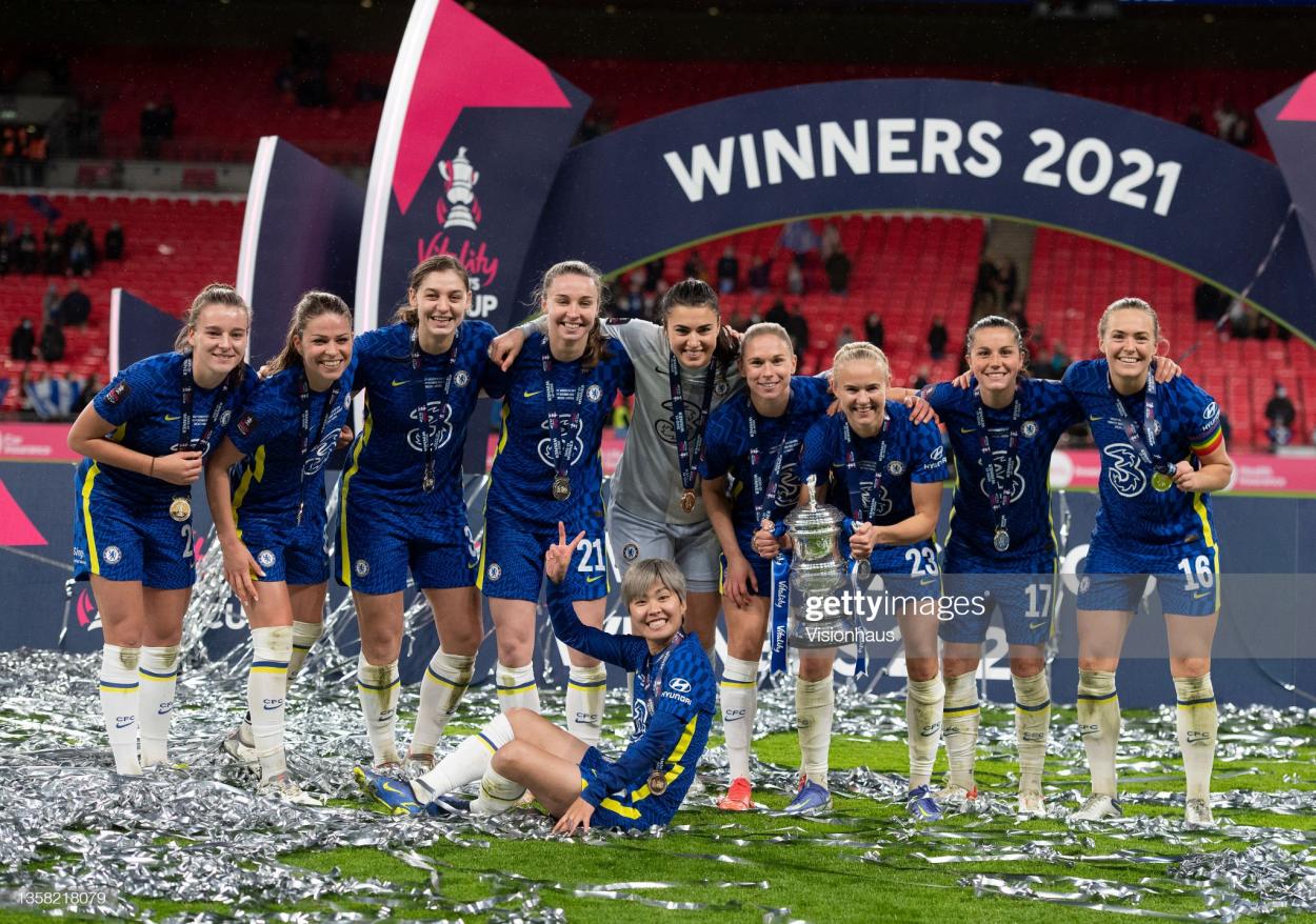  Chelsea players celebrate winning the Vitality Women's FA Cup Final between Arsenal FC and Chelsea FC at Wembley Stadium on December 05, 2021 in London, England. (Photo by Visionhaus/Getty Images)