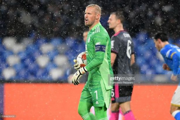 NAPLES, ITALY - DECEMBER 09: Kasper Schmeichel of Leicester City during the UEFA Europa League group C match between SSC Napoli and Leicester City at Stadio Diego Armando Maradona on December 09, 2021 in Naples, Italy. (Photo by Francesco Pecoraro/Getty Images)