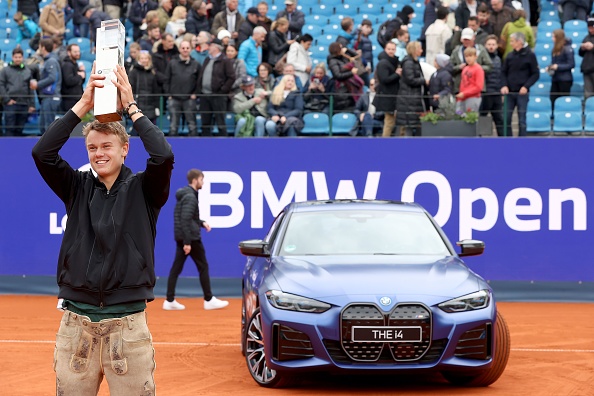 Holger Rune celebrates his first ATP title in Munich (Alexander Hassentein/Getty)