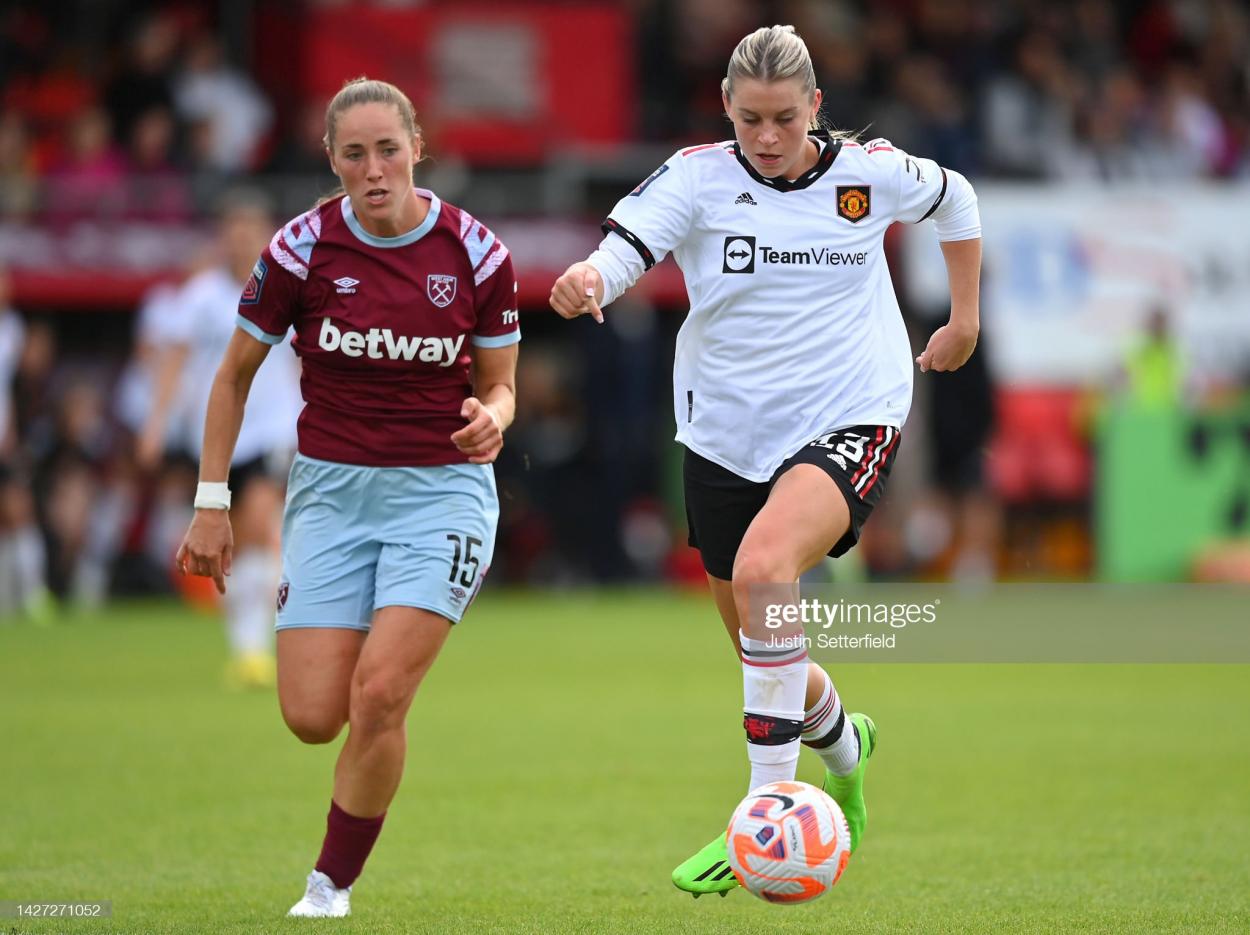 Alessia Russo of <strong><a href='https://www.vavel.com/en/football/2023/03/16/womens-football/1140864-kelly-chambers-hopes-her-side-raises-their-game-against-chelsea.html'>Manchester United</a></strong> runs with the ball while under pressure from wha15 during the FA Women's Super League match between <strong><a href='https://www.vavel.com/en/football/2023/03/12/womens-football/1140432-arsenal-vs-reading-womens-super-league-preview-gameweek-15-2023.html'>West Ham United</a></strong> and <strong><a href='https://www.vavel.com/en/football/2023/03/16/womens-football/1140864-kelly-chambers-hopes-her-side-raises-their-game-against-chelsea.html'>Manchester United</a></strong> at Chigwell Construction Stadium on September 25, 2022 in Dagenham, England. (Photo by Justin Setterfield/Getty Images)