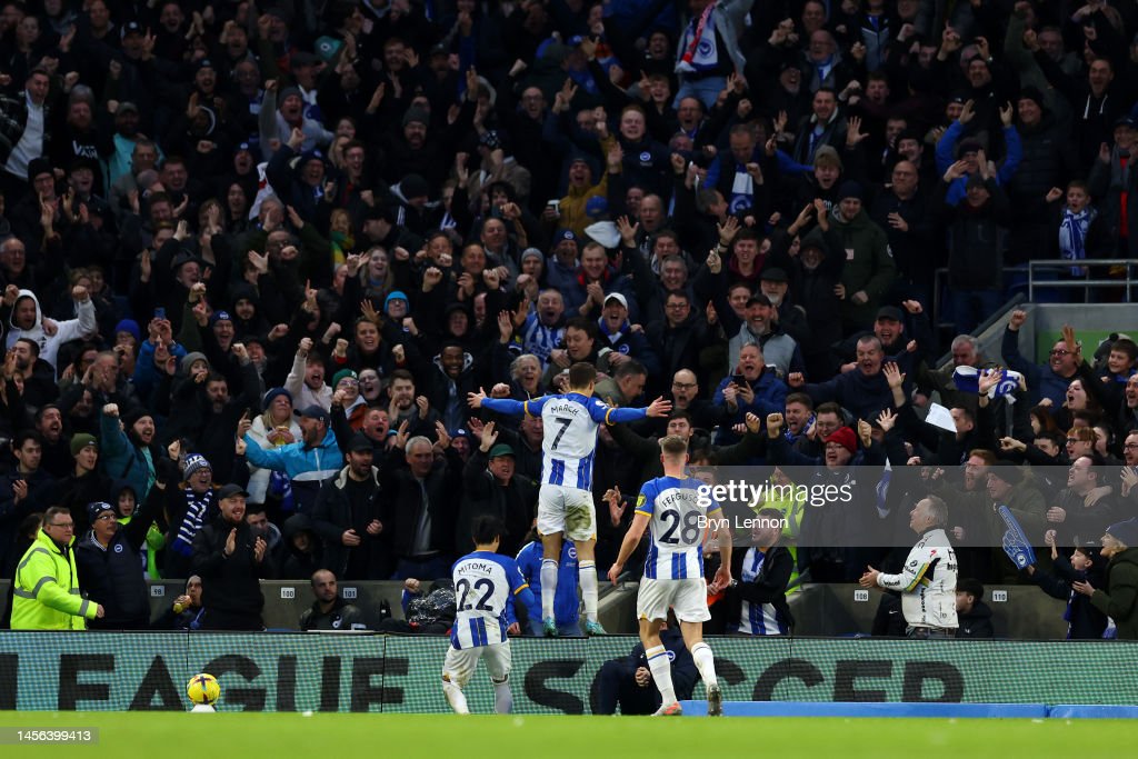 <strong><a  data-cke-saved-href='https://www.vavel.com/en/football/2022/12/26/premier-league/1132865-southampton-1-3-brightonhove-albion-superb-seagulls-deny-jones-on-saints-debut.html' href='https://www.vavel.com/en/football/2022/12/26/premier-league/1132865-southampton-1-3-brightonhove-albion-superb-seagulls-deny-jones-on-saints-debut.html'>Solly March</a></strong> celebrates in front of the North Stand - Bryn Lennon