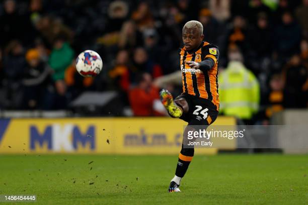 <strong><a href='https://www.vavel.com/en/football/2022/07/29/championship/1118313-hull-city-vs-bristol-city-championship-preview-gameweek-1-2022.html'>Jean Michael Seri</a></strong> in action for Fulham. (Photo by John Early/Getty Images)