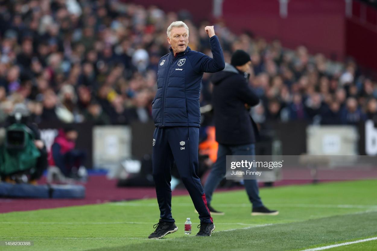 <strong><a  data-cke-saved-href='https://www.vavel.com/en/football/2023/01/07/1133856-brentford-0-1-west-ham-benrahmas-fine-finish-off-the-bench-downs-former-team-brentford.html' href='https://www.vavel.com/en/football/2023/01/07/1133856-brentford-0-1-west-ham-benrahmas-fine-finish-off-the-bench-downs-former-team-brentford.html'>David Moyes</a></strong> during his sides 2-0 win vs Everton (Julian Finney, Getty Images)