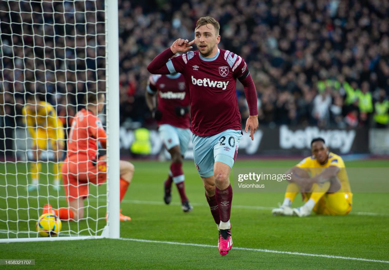 <strong><a href='https://www.vavel.com/en/football/2022/10/06/1125393-anderlecht-0-1-west-ham-super-sub-scamacca-hammers-home-for-deserved-victory.html'>Jarrod Bowen</a></strong> celebrates his second goal in the win againt's Everton (Visionhaus, Getty images)