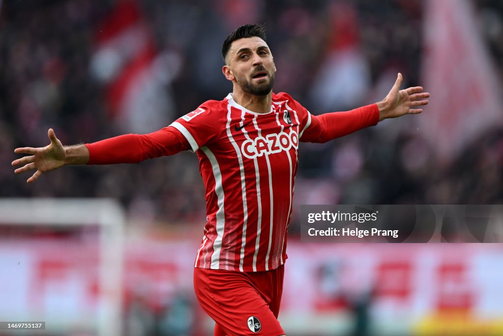 FREIBURG IM BREISGAU, GERMANY - FEBRUARY 26: <strong><a href='https://www.vavel.com/en/international-football/2023/03/09/europa-league/1140033-juventus-vs-freiburg-uefa-europa-league-preview-round-of-16-2023.html'>Vincenzo Grifo</a></strong> of Sport-Club Freiburg celebrates after scoring the team's first goal during the Bundesliga match between Sport-Club Freiburg and Bayer 04 Leverkusen at Europa-Park Stadion on February 26, 2023 in Freiburg im Breisgau, Germany. (Photo by Helge Prang/Getty Images)