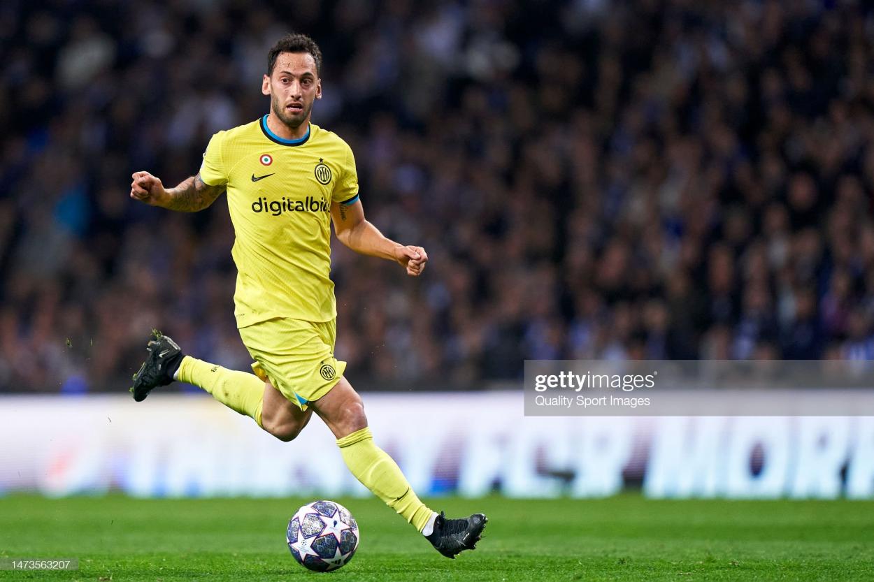 Hakan Çalhanoğlu of Inter Milan during his side's 0-0 Champions League round of 16 second-leg draw with FC Porto (Photo by Jose Manuel Alvarez/Quality Sport Images/Getty Images)
