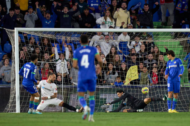 Momento en el que Munir anotó el primer gol para el Getafe. Foto: Getty Images