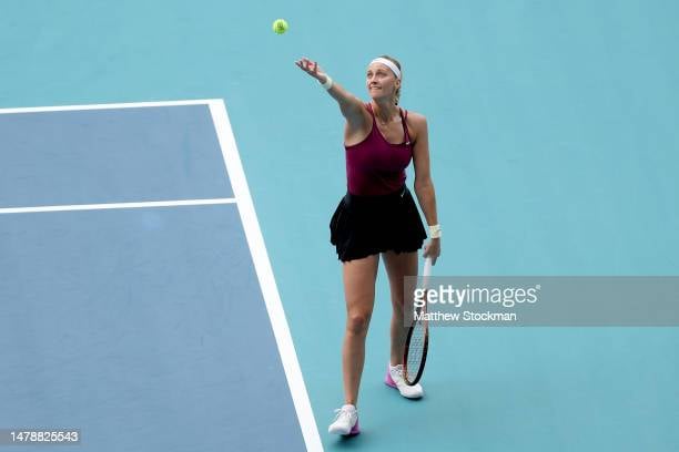 Kvitova prepares to serve during the championship match/Photo: Matthew Stockman/Getty Images