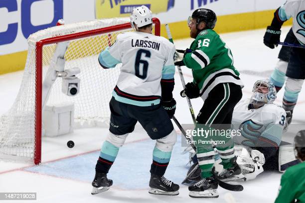 Joe Pavelski scores his third of four goals in a Game 1 defeat to Seattle/Photo: Tom Pennington/Getty Images