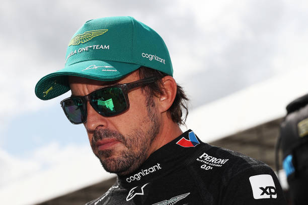 Fernando Alonso concentrado antes de comenzar la carrera | Fuente: Getty Images