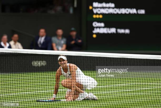 Vondrousova reacts after winning the Ladies' championship at Wimbledon/Photo: Julian Finney/Getty Images