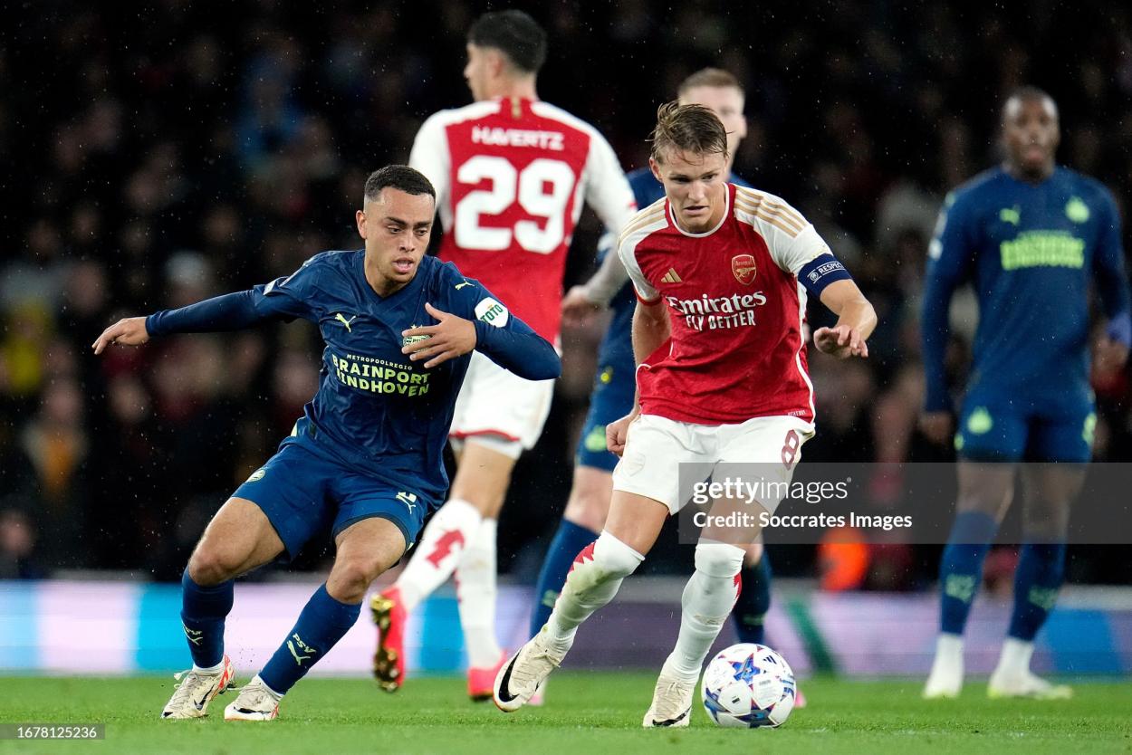 Jordan Teze of PSV Eindhoven Controls the ball during the Dutch News  Photo - Getty Images