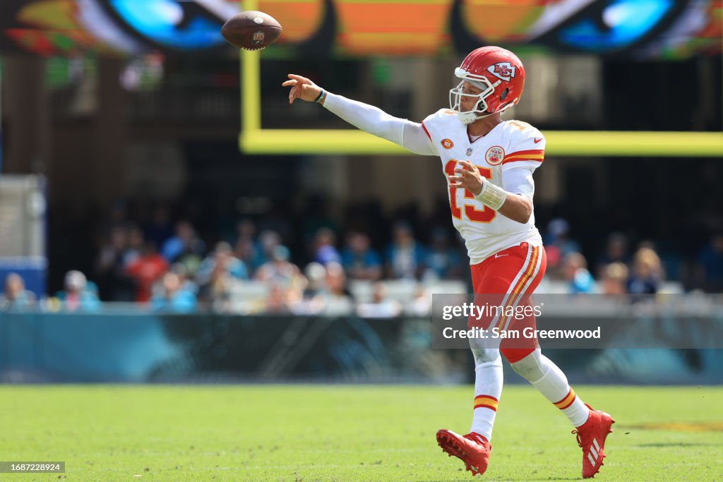 Patrick Mahomes #15 of the <strong><a  data-cke-saved-href='https://www.vavel.com/en-us/nfl/2023/08/31/1154726-can-anyone-stop-the-philadelphia-eagles-2023-nfc-east-preview.html' href='https://www.vavel.com/en-us/nfl/2023/08/31/1154726-can-anyone-stop-the-philadelphia-eagles-2023-nfc-east-preview.html'><strong><a  data-cke-saved-href='https://www.vavel.com/en-us/nfl/2021/02/08/1058641-tom-brady-guides-tampa-bay-buccaneers-to-super-bowl-glory-to-round-off-amazing-year.html' href='https://www.vavel.com/en-us/nfl/2021/02/08/1058641-tom-brady-guides-tampa-bay-buccaneers-to-super-bowl-glory-to-round-off-amazing-year.html'>Kansas City</a></strong> Chiefs</a></strong> throws a pass during the third quarter against the <strong><a  data-cke-saved-href='https://www.vavel.com/en-us/nfl/2021/04/27/1069111-vavel-uk-eve-of-draft-mockfivedraft-day-trades-jones-to-49ers.html' href='https://www.vavel.com/en-us/nfl/2021/04/27/1069111-vavel-uk-eve-of-draft-mockfivedraft-day-trades-jones-to-49ers.html'>Jacksonville Jaguars</a></strong> at EverBank Stadium on September 17, 2023 in Jacksonville, Florida. (Photo by Sam Greenwood/Getty Images)