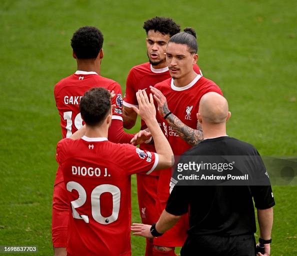 Diogo Jota and Cody Gakpo coming on for Darwin Nunez and Luis Diaz. Photo: Andrew Powell, gettyimages