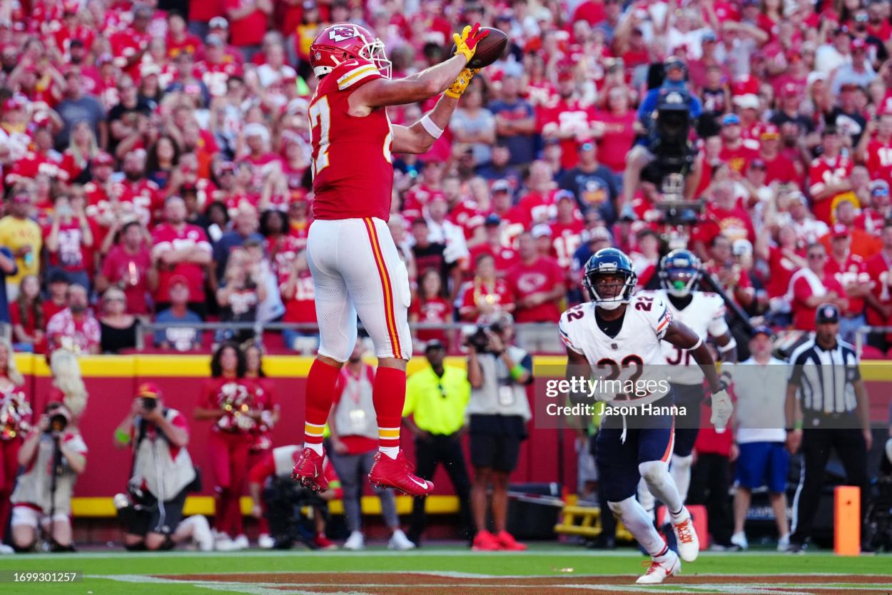 Travis Kelce #87 of the Kansas City Chiefs catches a third quarter touchdown pass during a game against the Chicago Bears at GEHA Field at Arrowhead Stadium on September 24, 2023 in Kansas City, Missouri. (Photo by Jason Hanna/Getty Images)