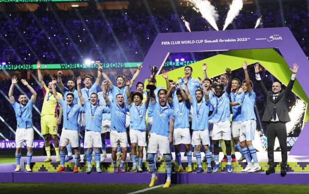 Los jugadores del &lt;b&gt;&lt;a  data-cke-saved-href='https://www.vavel.com/es/data/manchester-city' href='https://www.vavel.com/es/data/manchester-city'&gt;Manchester City&lt;/a&gt;&lt;/b&gt; tras proclamarse campeones en el Mundial de Clubes. Foto: Getty Imags