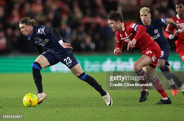 Conor Gallagher of Chelsea moves forward with the ball during the <strong><a  data-cke-saved-href='https://www.vavel.com/en-us/soccer/2023/10/21/1159999-bradford-city-vs-wrexham-preview-how-to-watch-team-news-predicted-lineups-kickoff-time-and-ones-to-watch.html' href='https://www.vavel.com/en-us/soccer/2023/10/21/1159999-bradford-city-vs-wrexham-preview-how-to-watch-team-news-predicted-lineups-kickoff-time-and-ones-to-watch.html'>Carabao Cup</a></strong> Semi Final First Leg match between Middlesbrough and Chelsea. Photo: Clive Brunskill, gettyimages