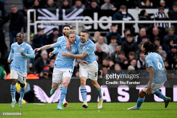Kevin De Bruyne of <strong><a  data-cke-saved-href='https://www.vavel.com/en-us/soccer/2023/12/29/1167133-girona-in-2023-and-leicester-in-2015-a-lazy-analogy-or-aworthwhile-comparison.html' href='https://www.vavel.com/en-us/soccer/2023/12/29/1167133-girona-in-2023-and-leicester-in-2015-a-lazy-analogy-or-aworthwhile-comparison.html'>Manchester City</a></strong> celebrates scoring his team's second goal with teammate Mateo Kovacic. Photo: Stu Forster, gettyimages