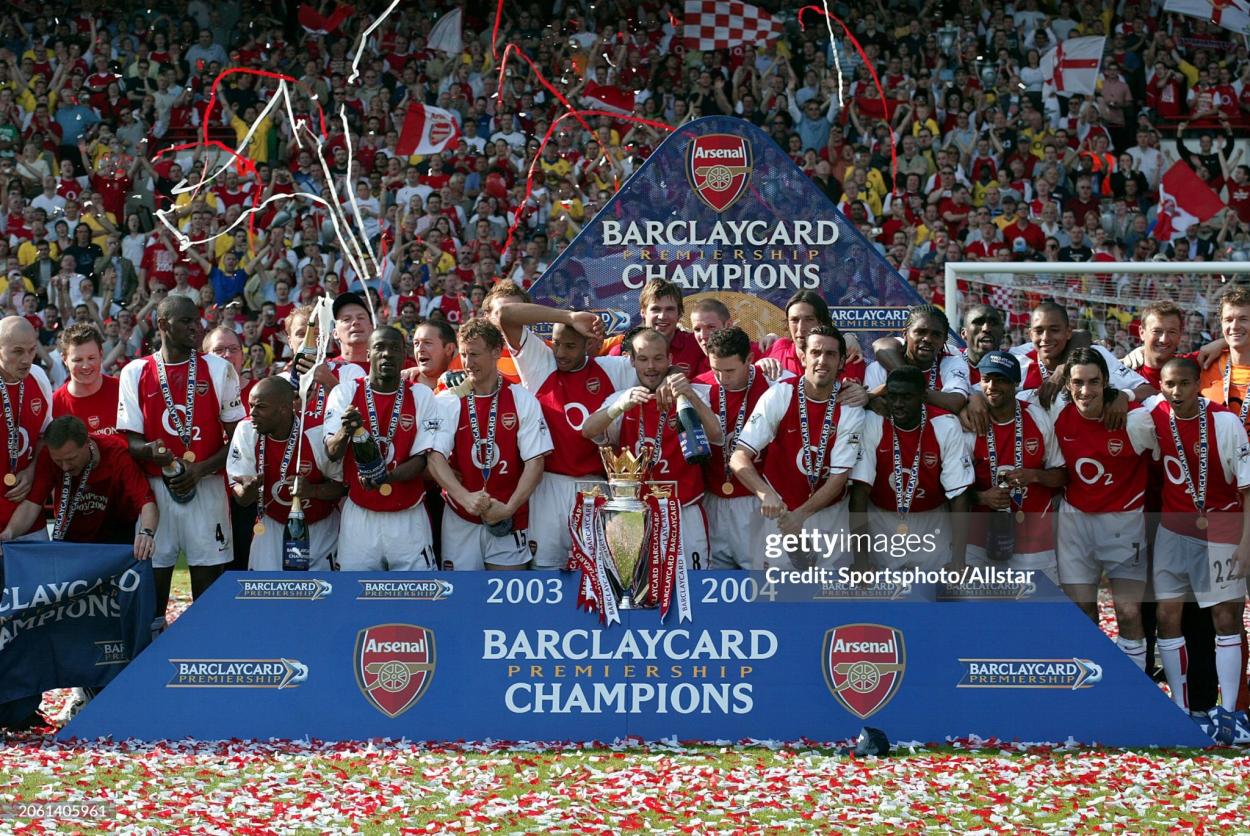 LONDON, ENGLAND - May 15: Arsenal players celebrate with Premiership trophy after becoming the 2003-2004 Premier League champions after winning the Premier League match between Arsenal and Leicester at Highbury on May 15, 2004 in London, England. (Photo by Michael Mayhew/Sportsphoto/Allstar via Getty Images)