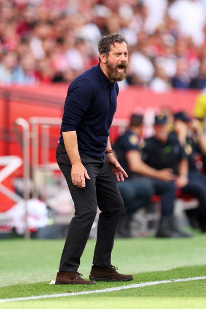 Quique Sánchez Flores pidiendo explicaciones a sus jugadores | Fuente: Getty Images