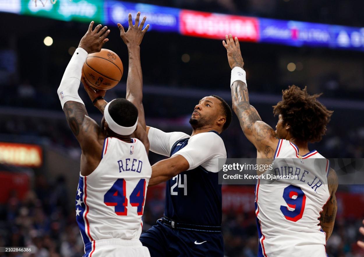 Paul Reed and Kelly Oubre Jr. challenge Normal Powell at the bucket (Photo by Kevork Djansezian/Getty Images)